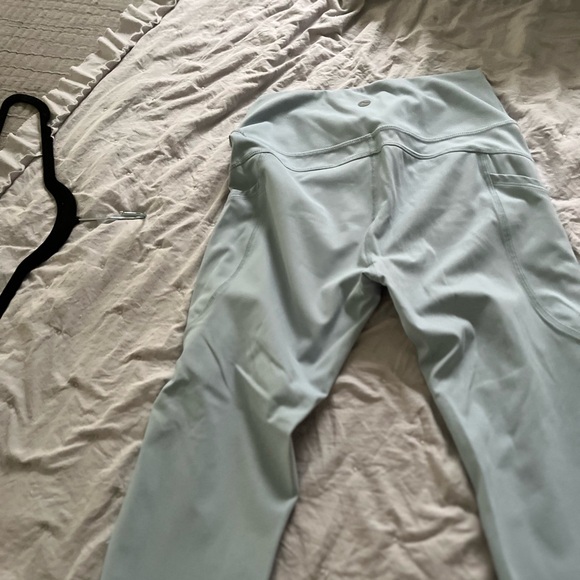 Light blue size small yoga pants with pockets - Picture 4 of 4